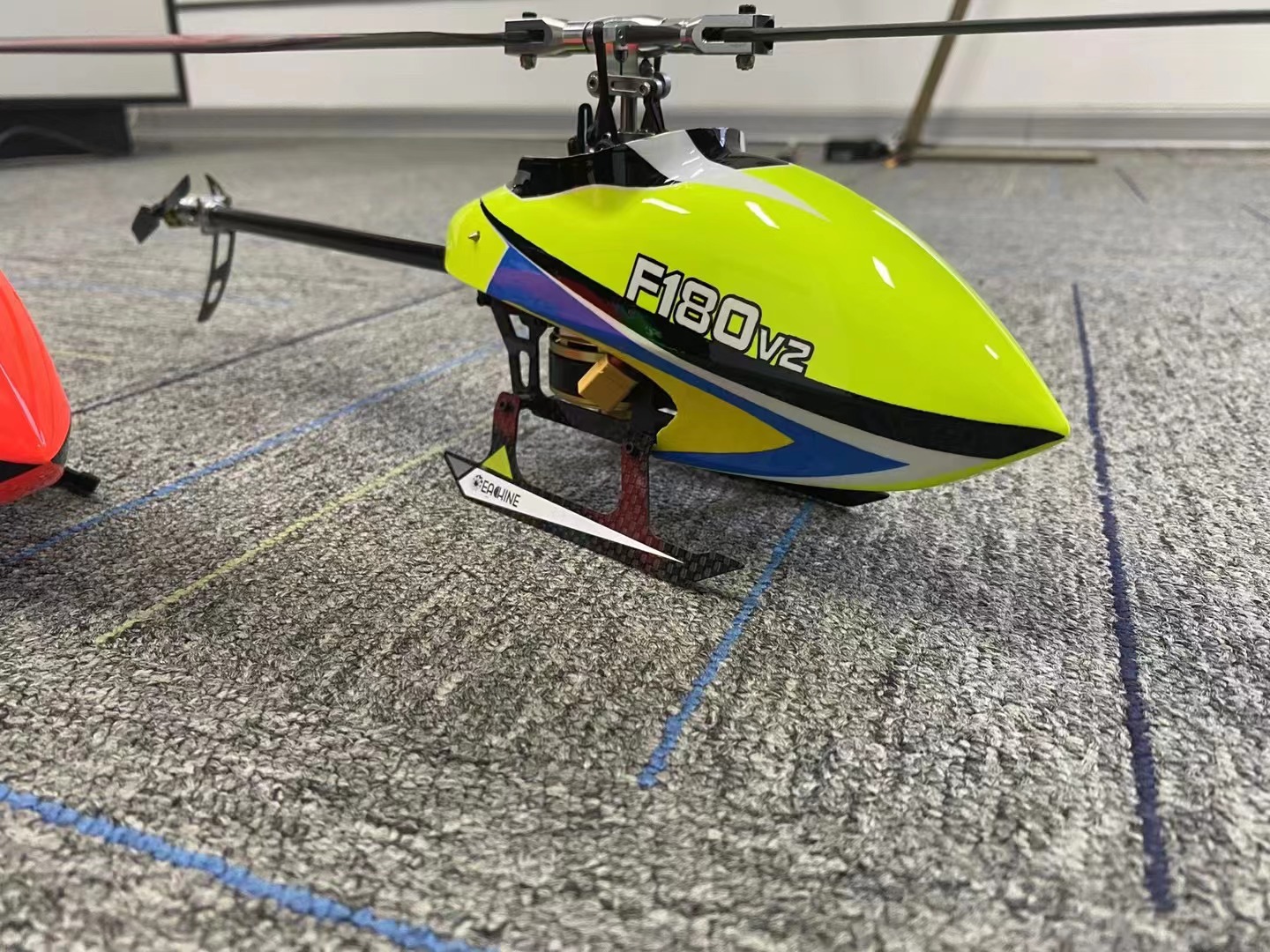 YUXIANG F180 V2 6CH 3D6Gシステム デュアルブラシレス フライバーレスRCヘリコプターBNF 送信機無し